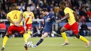เปแอสเชการันตีแชมป์ลีกเอิงแม้เจ๊าล็องส์ 1-1