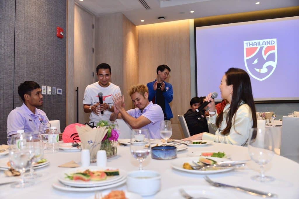 "มาดามเเป้ง"มอบอัดฉีด 5 ล้าน-"เมสซี่เจ" โผล่ให้กำลังใจ
