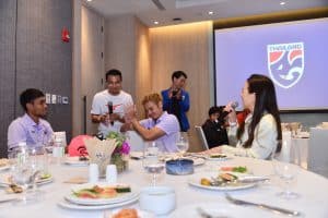 "มาดามเเป้ง"มอบอัดฉีด 5 ล้าน-"เมสซี่เจ" โผล่ให้กำลังใจ