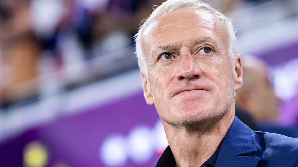OFFICIAL: เดสชองส์ต่อสัญญาคุมตราไก่ถึงปี 2026