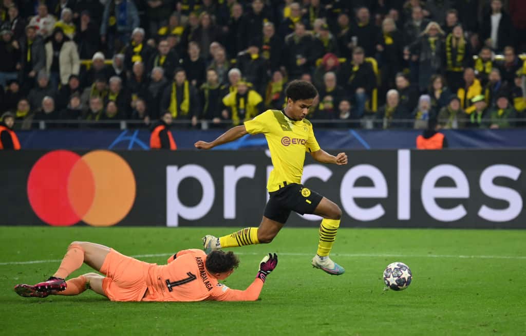 อเดเยมี่ซัดชัย!เสือเหลืองเปิดรังเฉือนสิงห์ 1-0