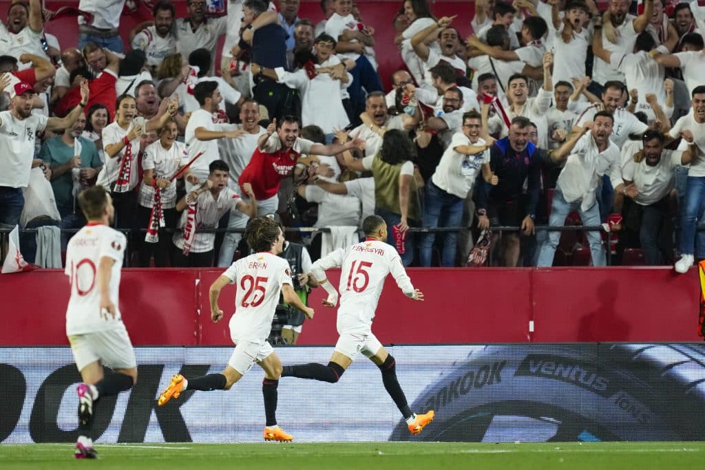 เอ็น-เนซิรี่เบิ้ล!เซบีญ่าเปิดรังถล่มผียับ 3-0 ลิ่วตัดเชือกยูโรป้าฯ