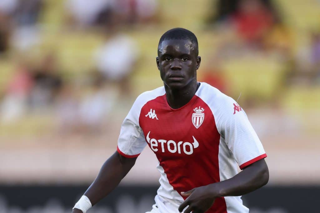 โมนาโกเฟิร์มไม่ซื้อขาดส่งซาร์กลับสิงห์