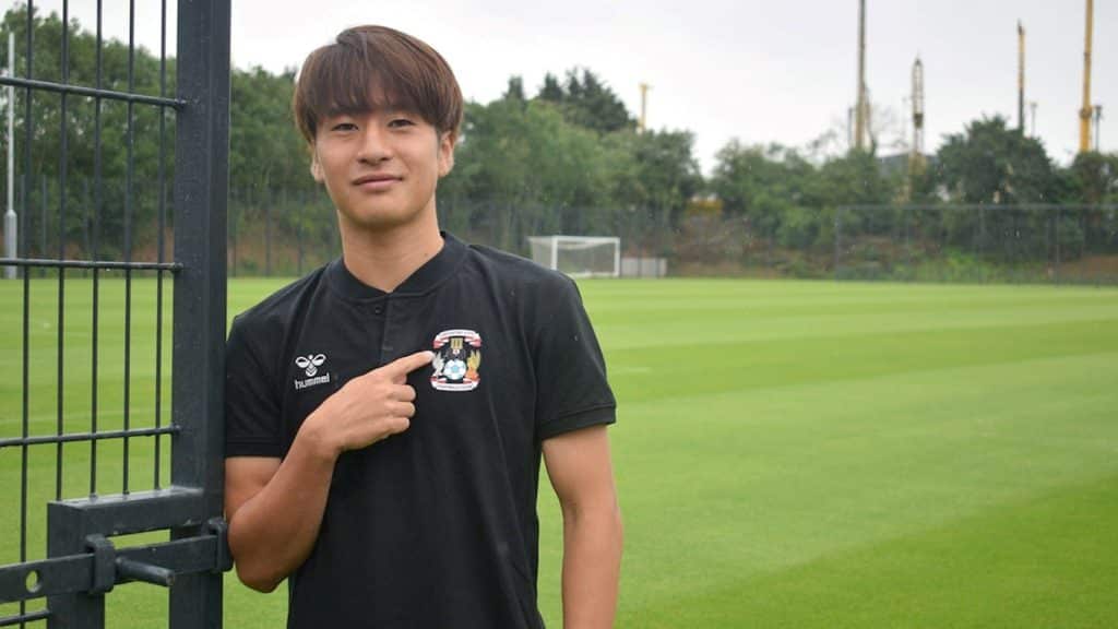 OFFICIAL: โคเวนทรีคว้าซากาโมโตะปีกปลาดิบ